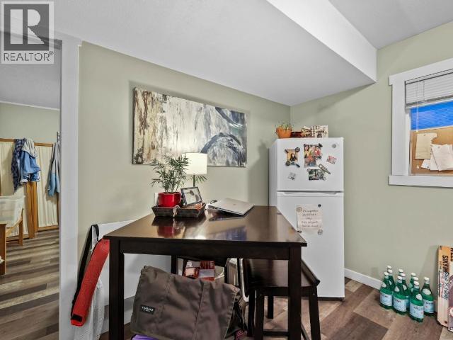 2017 Sunnycrest Avenue, Kamloops, British Columbia  V2B 4L9 - Photo 4 - 10385179