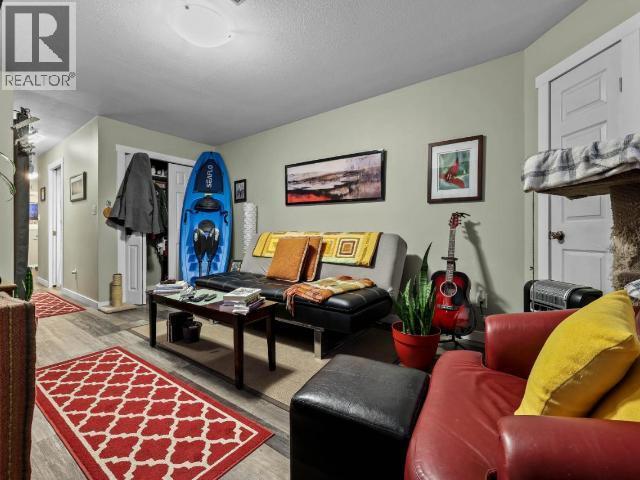 2017 Sunnycrest Avenue, Kamloops, British Columbia  V2B 4L9 - Photo 5 - 10385179