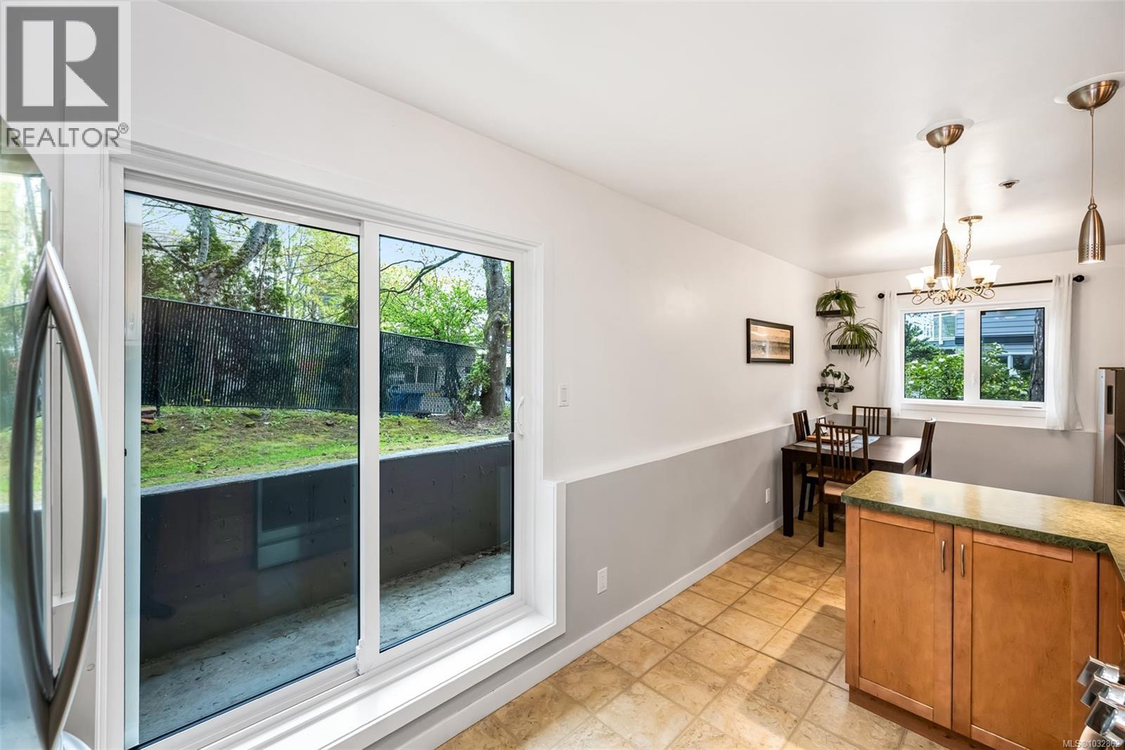 8 949 Cloverdale Ave, Saanich, British Columbia  V8X 2T4 - Photo 12 - 1032862