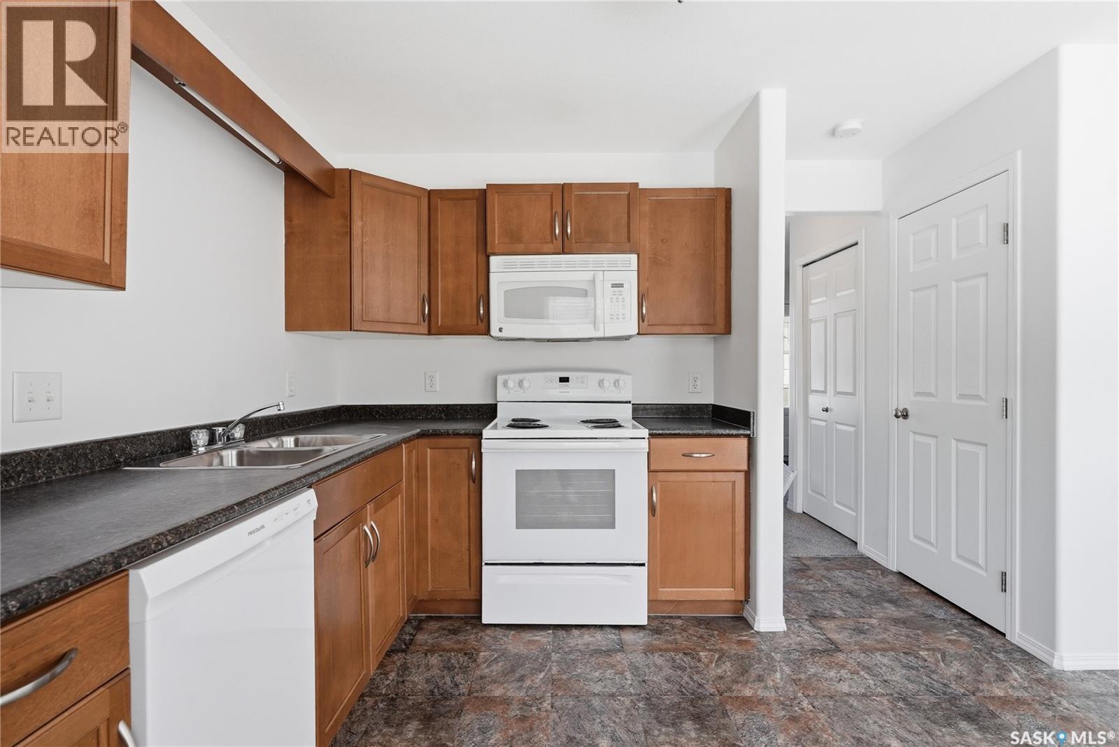 20 300 Maccormack Road, Martensville, Saskatchewan  S0K 0A2 - Photo 11 - SK034213