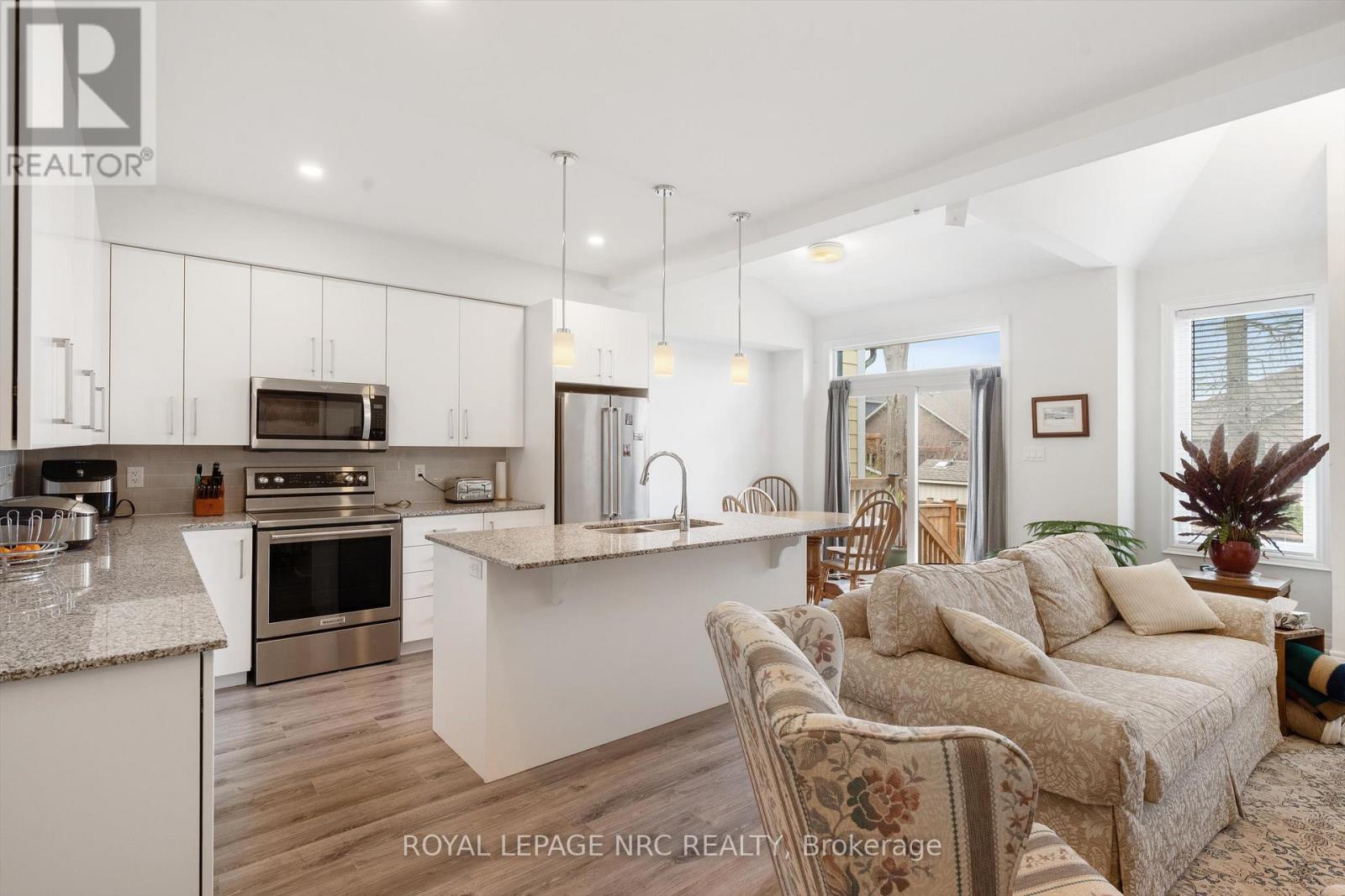 16 Paradise Grove, Niagara-On-The-Lake, Ontario  L0S 1T0 - Photo 3 - X13012808