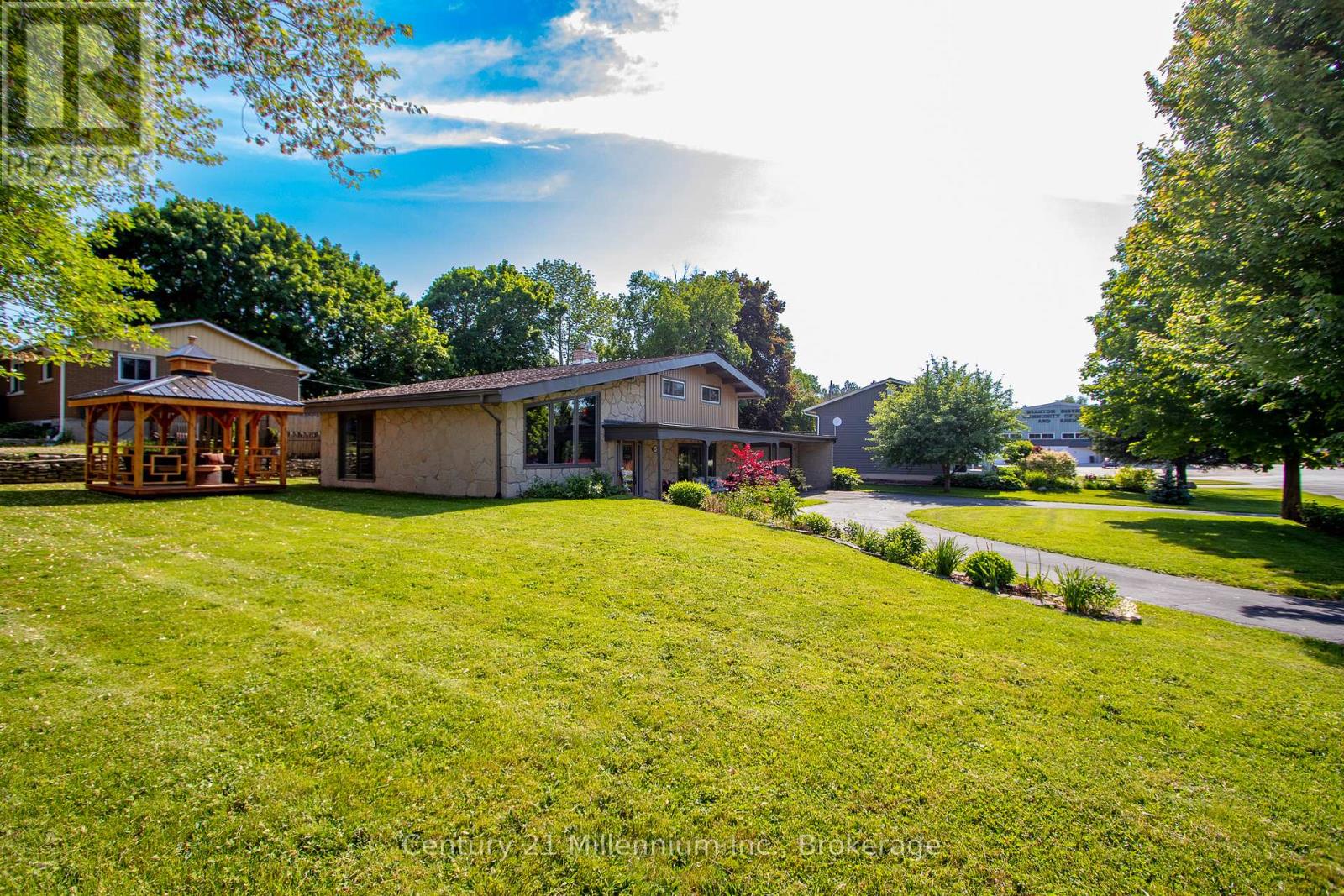 537 George Street, South Bruce Peninsula, Ontario  N0H 2T0 - Photo 3 - X12835918