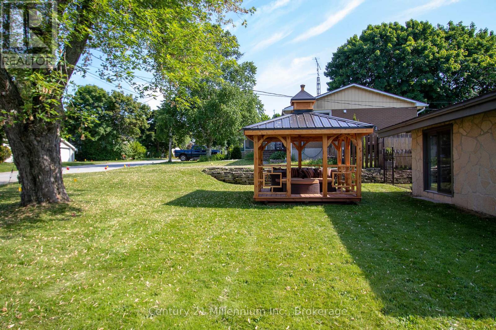 537 George Street, South Bruce Peninsula, Ontario  N0H 2T0 - Photo 4 - X12835918