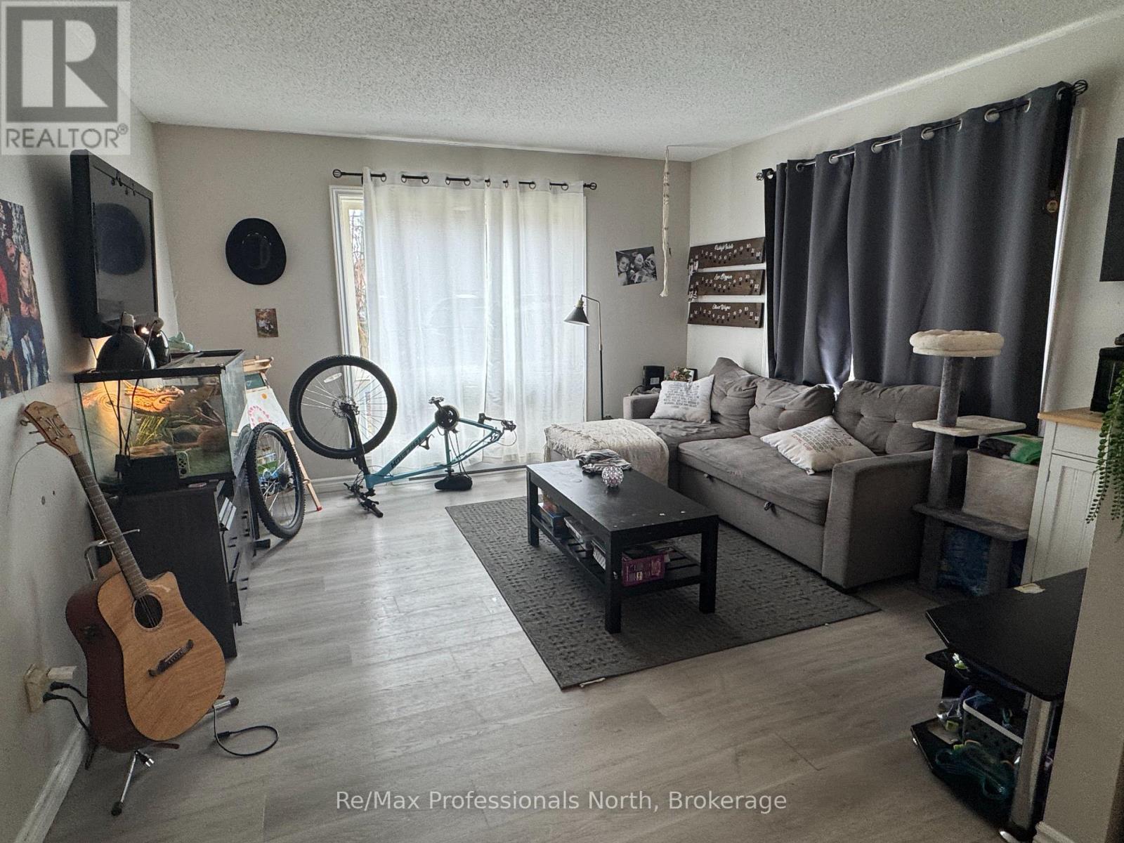 141 Hotchkiss Street, Gravenhurst, Ontario  P1P 1H6 - Photo 8 - X13055748