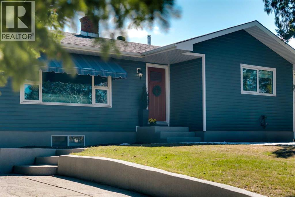 9 Mountain Place, Okotoks, Alberta  T1S 1G7 - Photo 2 - A2304951
