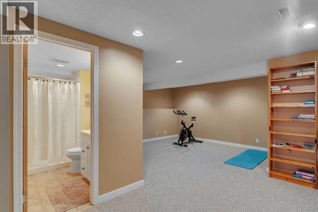 9 Mountain Place, Okotoks, Alberta  T1S 1G7 - Photo 40 - A2304951