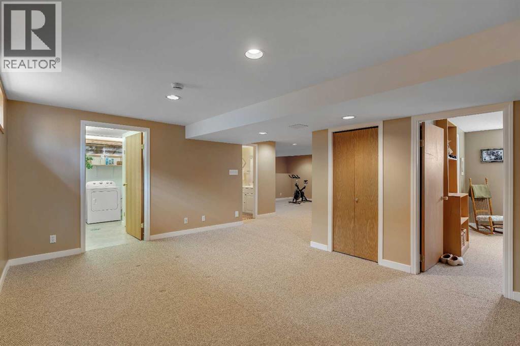 9 Mountain Place, Okotoks, Alberta  T1S 1G7 - Photo 41 - A2304951