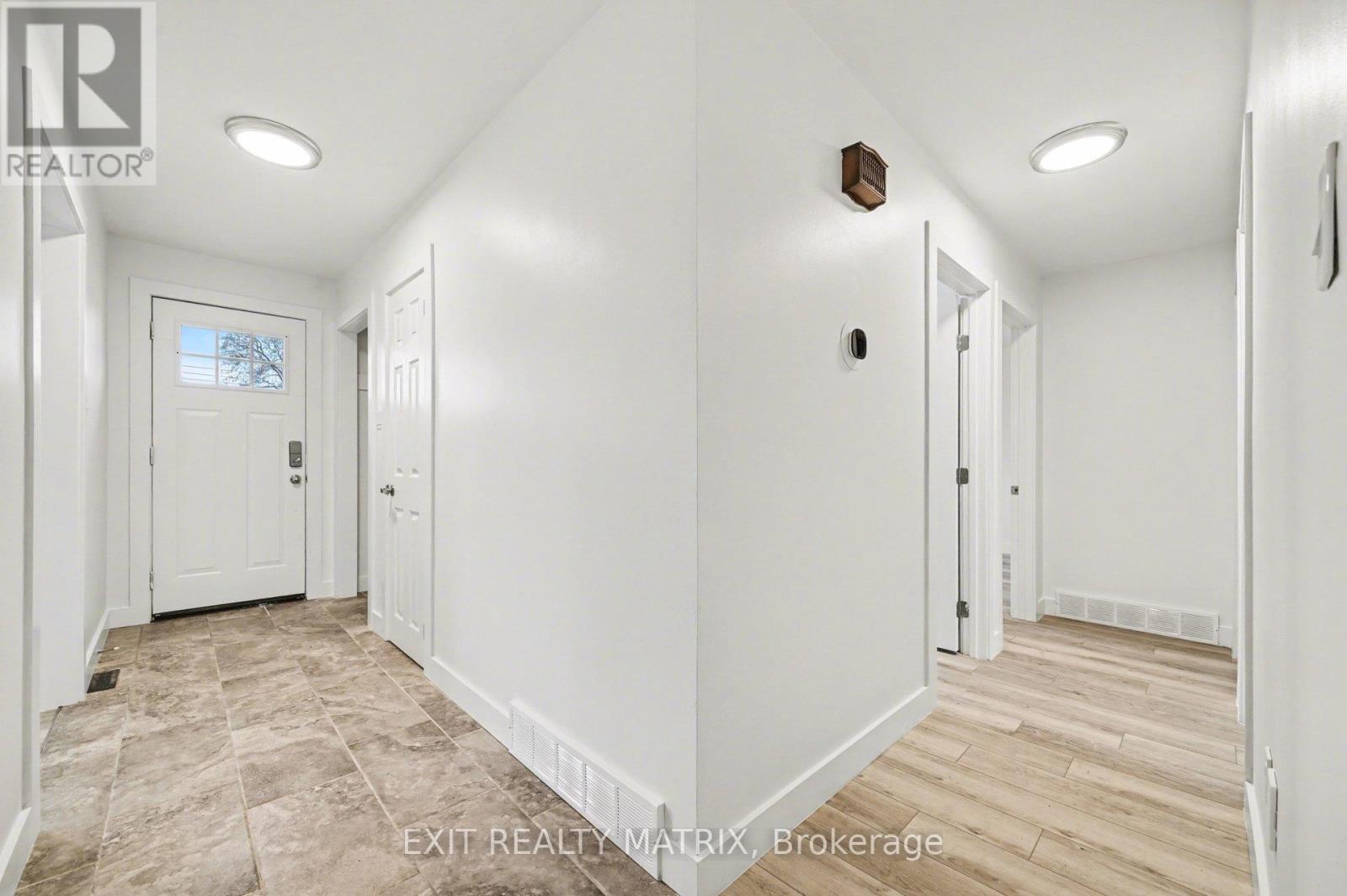 1740 Saint-Laurent Street, Clarence-Rockland, Ontario  K4K 1C2 - Photo 4 - X13058232