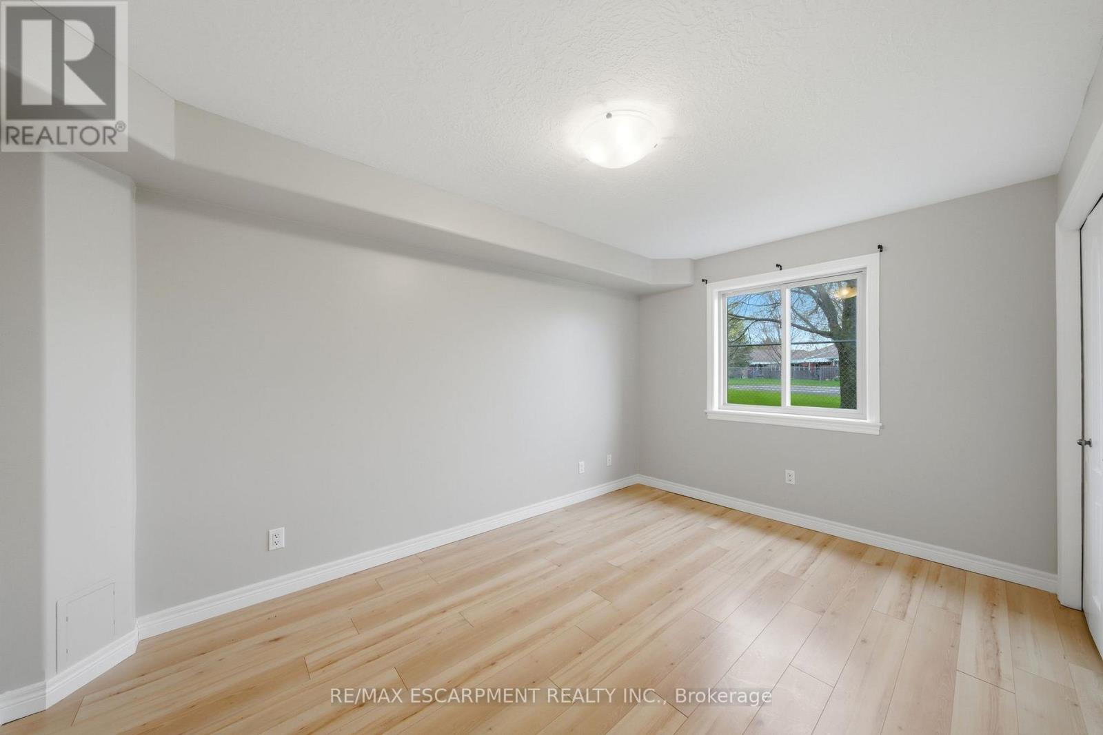 102 - 50 Whitlaw Way, Brant, Ontario  N3L 4C3 - Photo 12 - X13042348