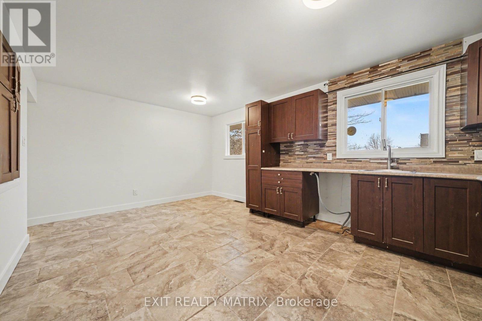 1740 Saint-Laurent Street, Clarence-Rockland, Ontario  K4K 1C2 - Photo 9 - X13058232