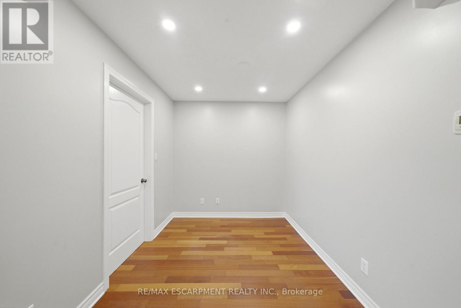 102 - 50 Whitlaw Way, Brant, Ontario  N3L 4C3 - Photo 5 - X13042348