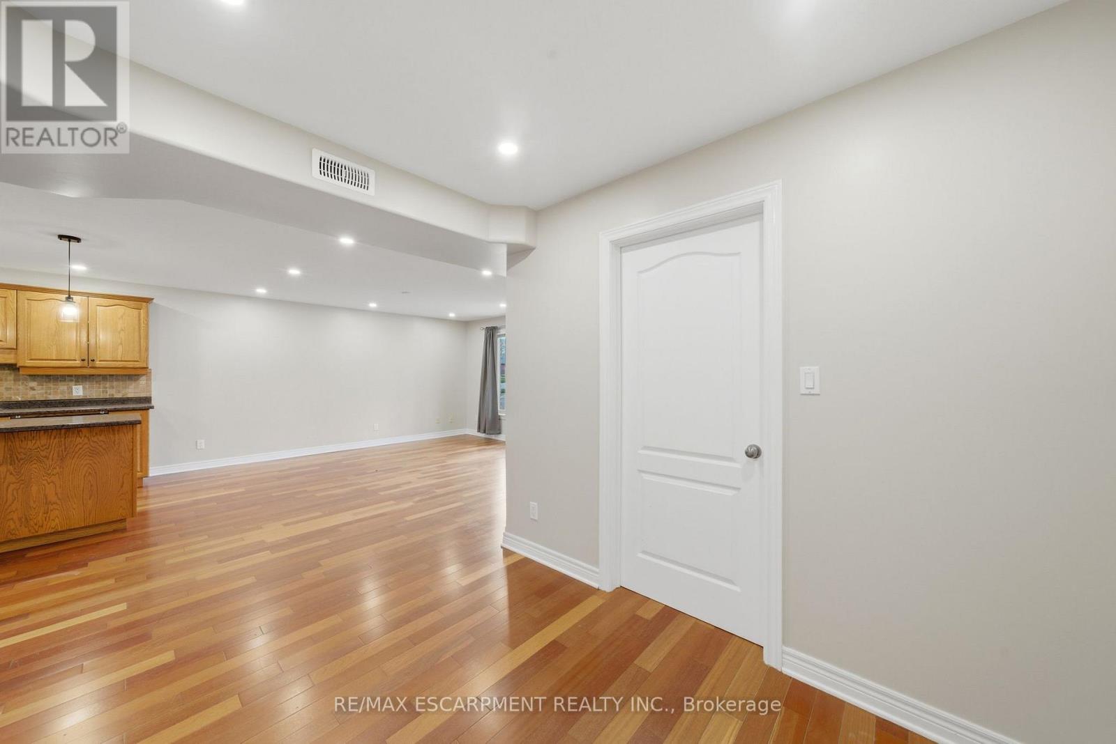 102 - 50 Whitlaw Way, Brant, Ontario  N3L 4C3 - Photo 6 - X13042348