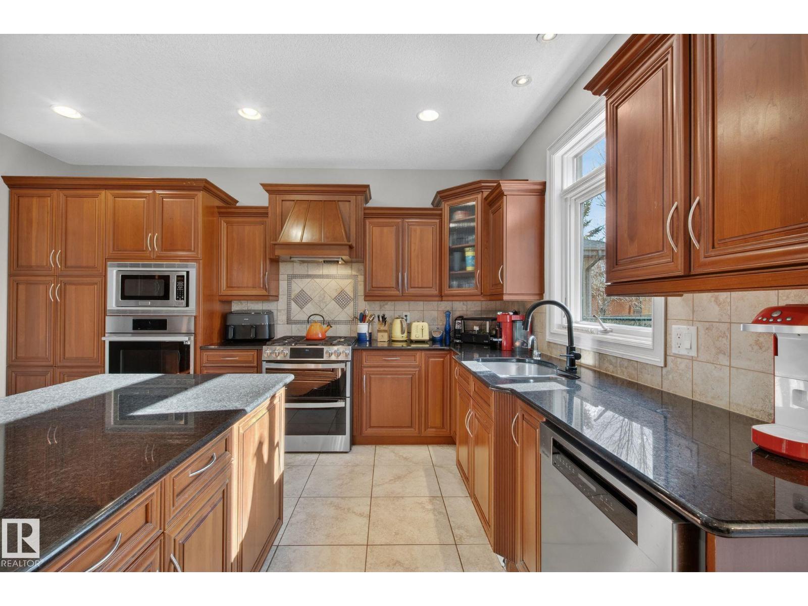 918 Hollingsworth Bn Nw, Edmonton, Alberta  T6R 3L3 - Photo 13 - E4484678