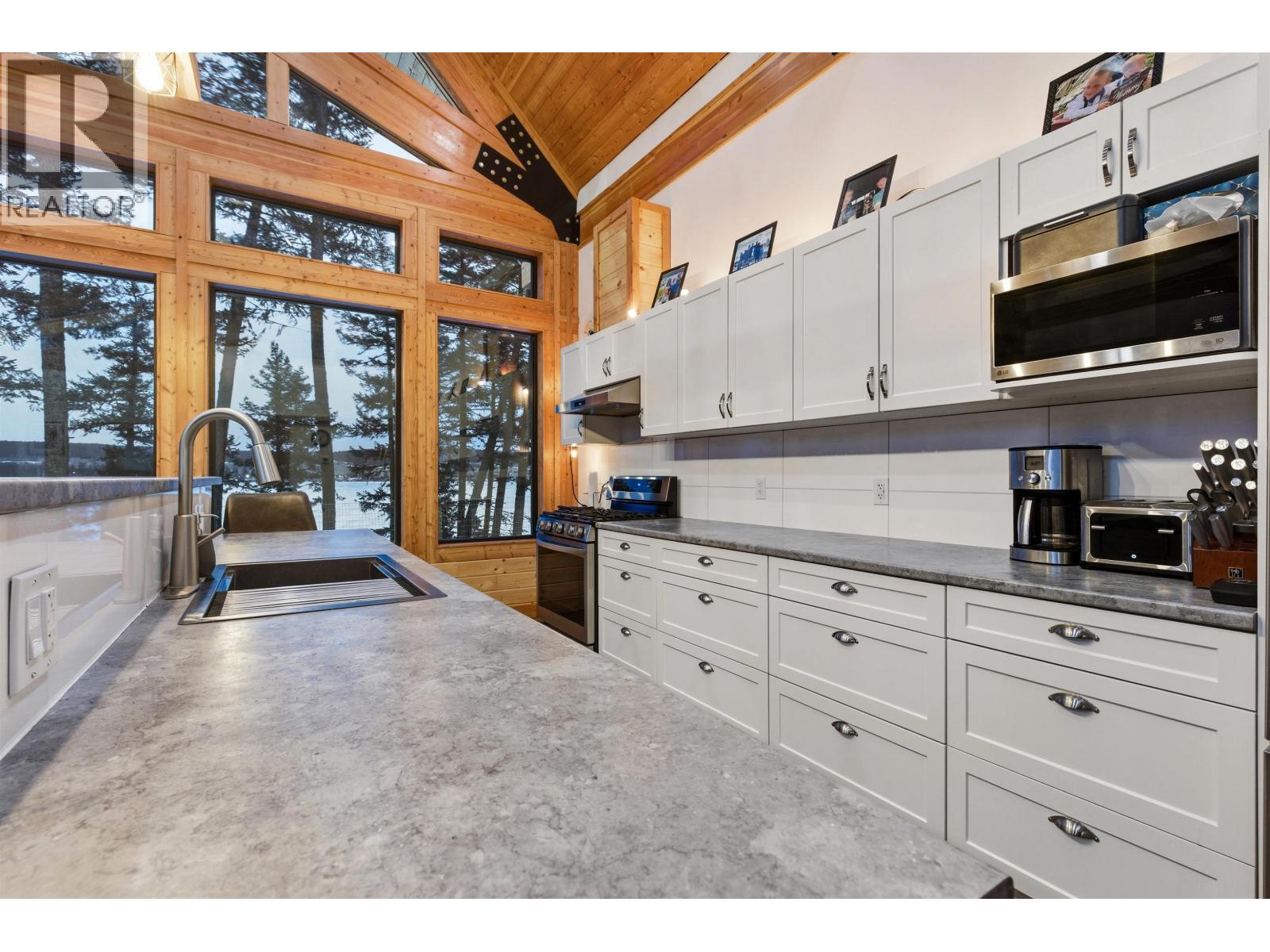 4164 Moser Road, Lac La Hache, British Columbia  V0K 1T0 - Photo 10 - R3086027