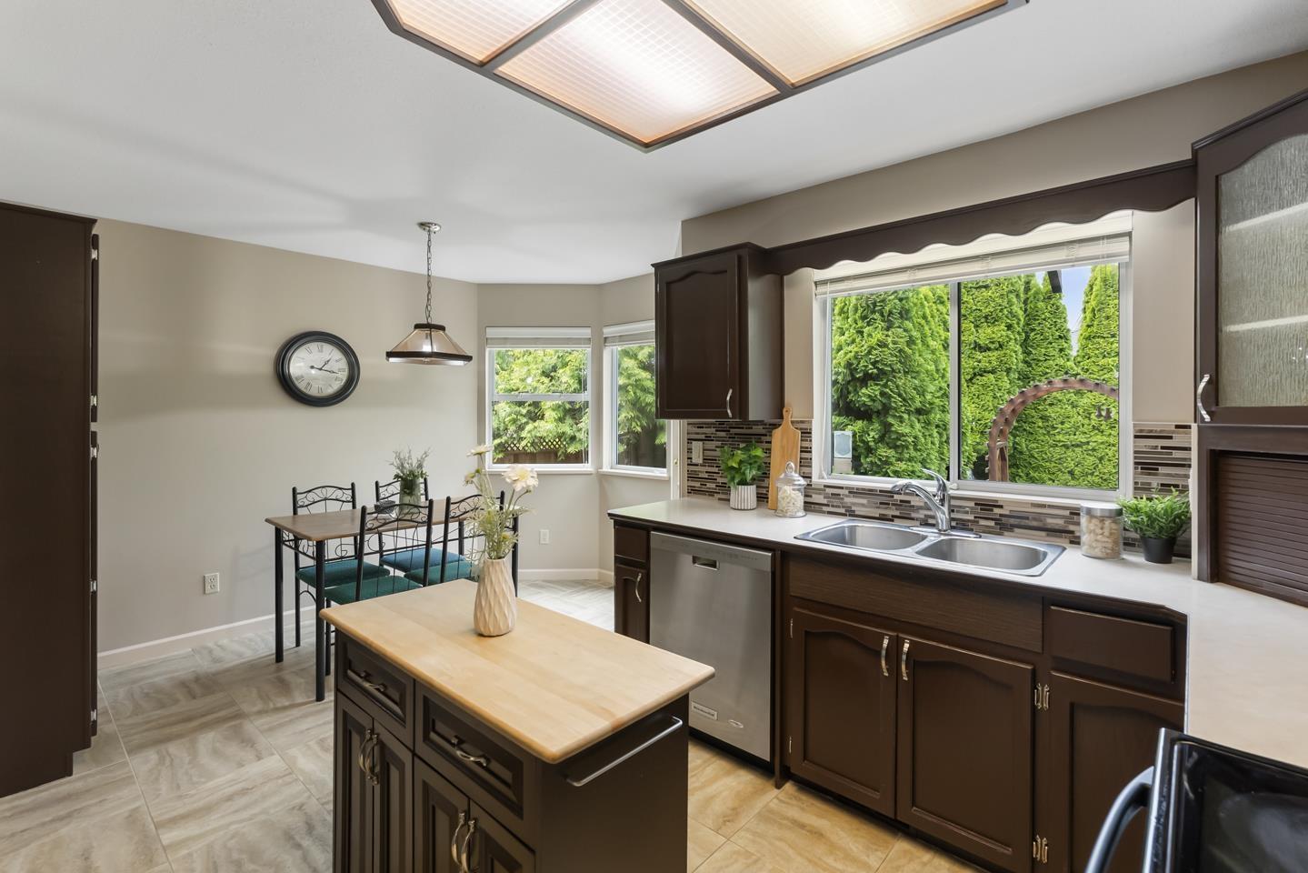 8129 154b Street, Surrey, British Columbia  V3S 7X9 - Photo 12 - R3115878