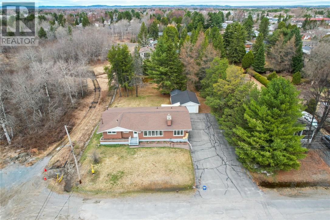 1680 Fourth Street, Val Caron, Ontario  P3N 1K3 - Photo 3 - 2127325