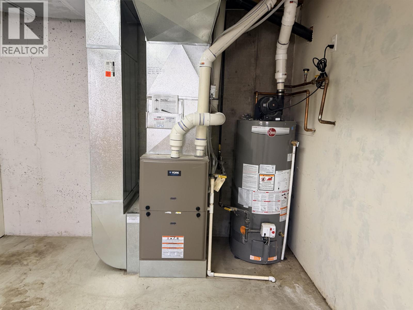 3642 Spokin Lake Road, 150 Mile House, British Columbia  V0K 2G0 - Photo 17 - R3117085