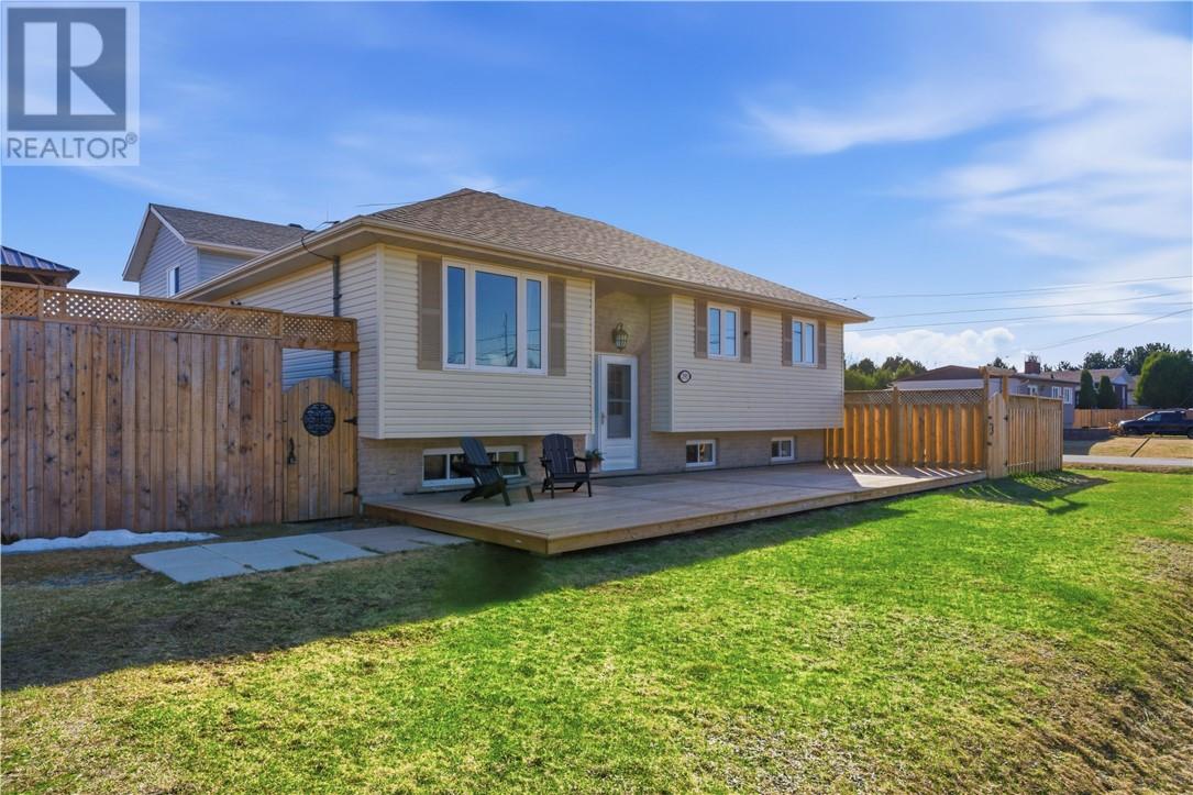 291 Ray Street, Wahnapitae, Ontario  P0M 3C0 - Photo 3 - 2127393