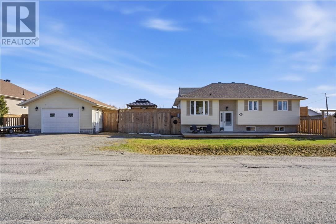 291 Ray Street, Wahnapitae, Ontario  P0M 3C0 - Photo 1 - 2127393