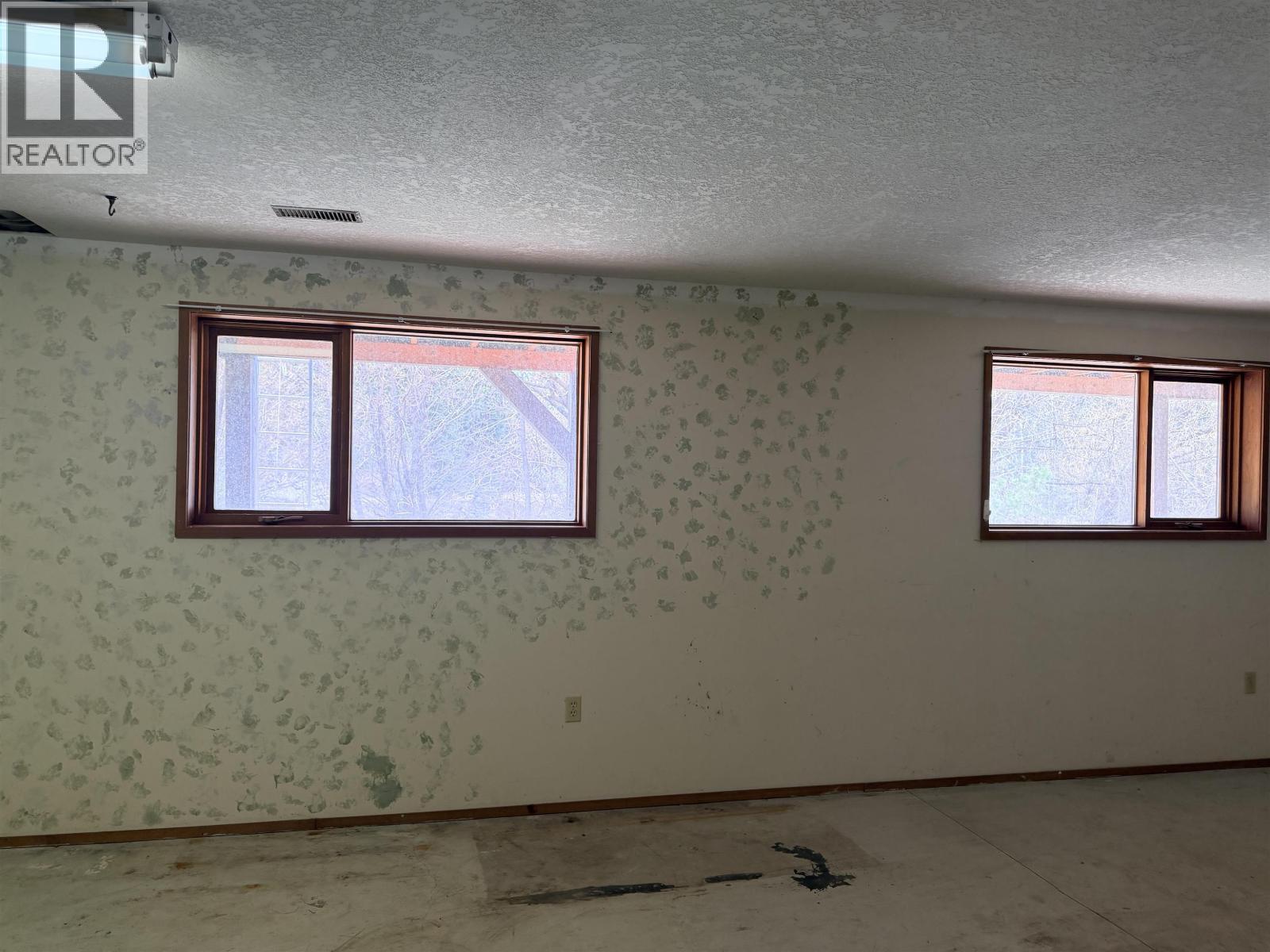 3642 Spokin Lake Road, 150 Mile House, British Columbia  V0K 2G0 - Photo 16 - R3117085