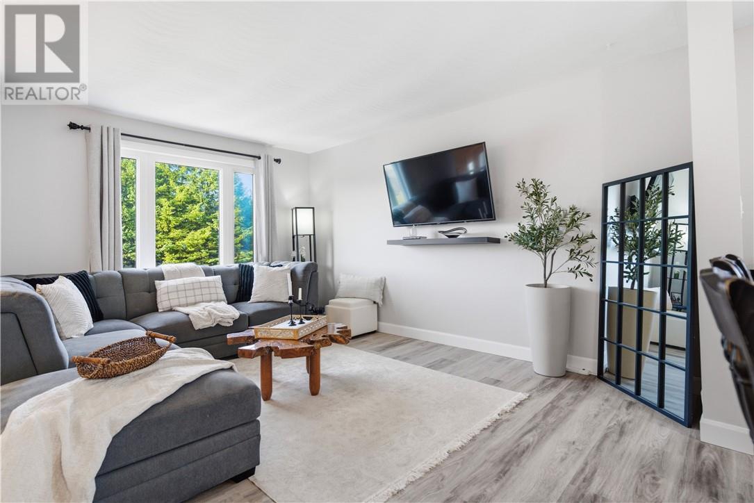 291 Ray Street, Wahnapitae, Ontario  P0M 3C0 - Photo 11 - 2127393