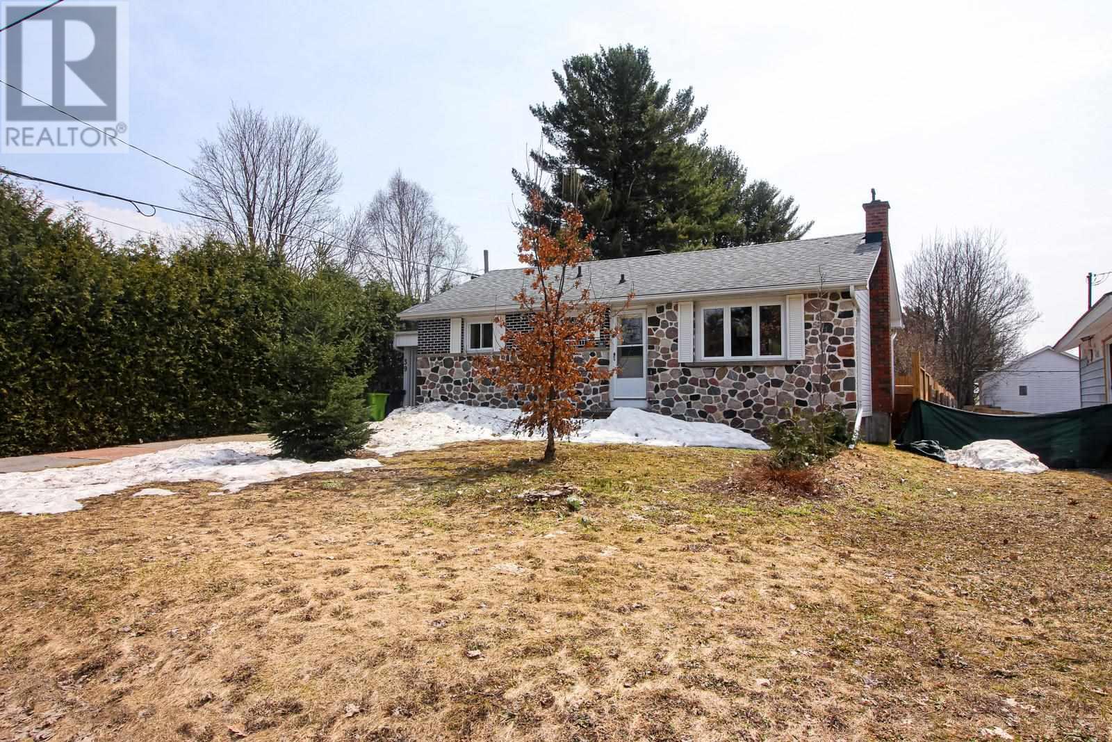 39 Lawson Ave, Sault Ste. Marie, Ontario  P6B 4E8 - Photo 6 - SM260813