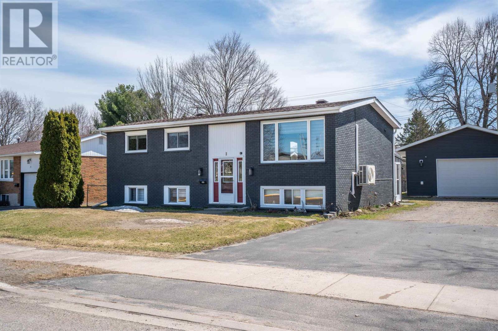 1 Chambers AVE, Sault Ste. Marie, Ontario