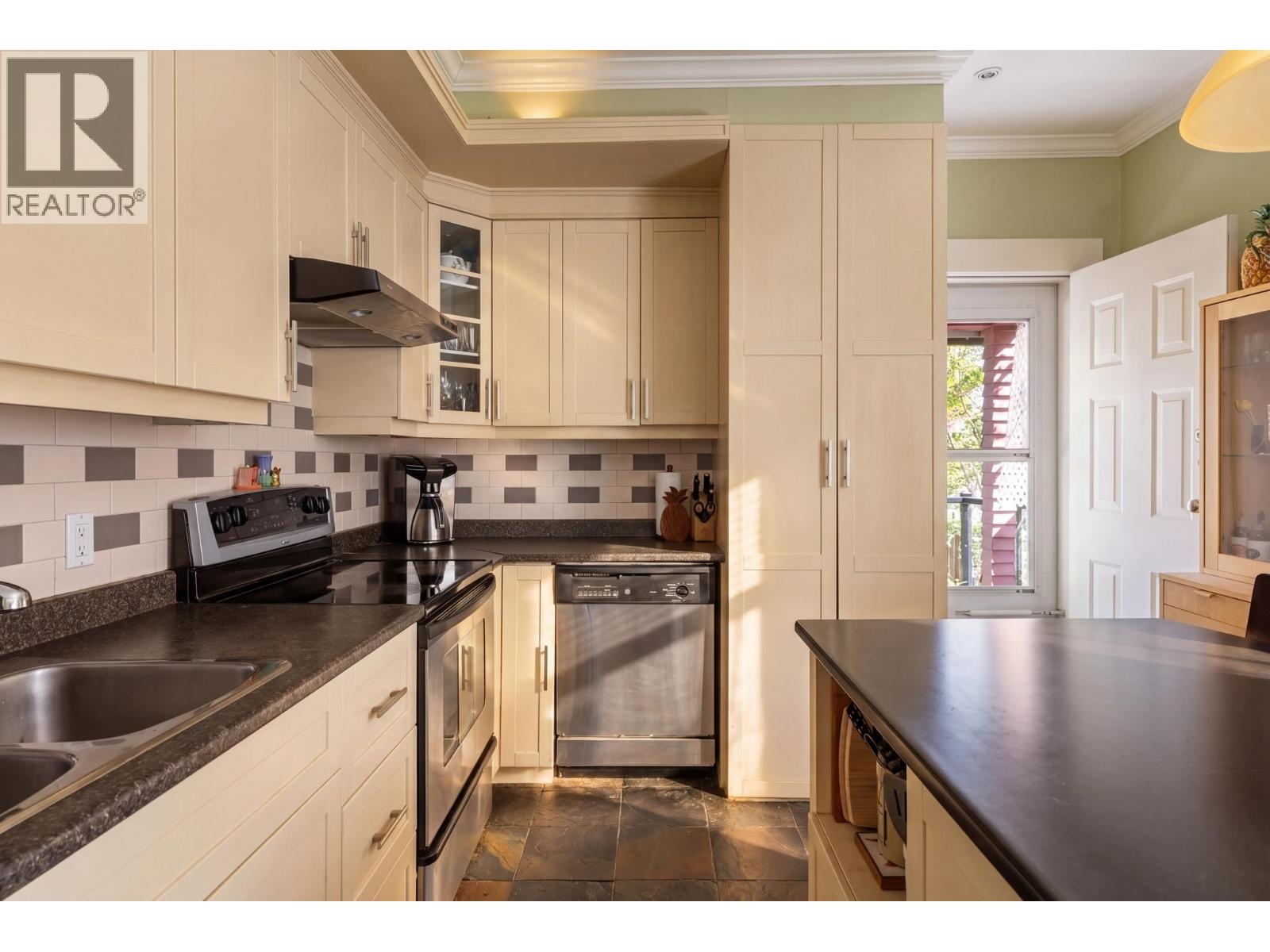 4578 Moss Street, Vancouver, British Columbia  V5R 3T1 - Photo 8 - R3117384