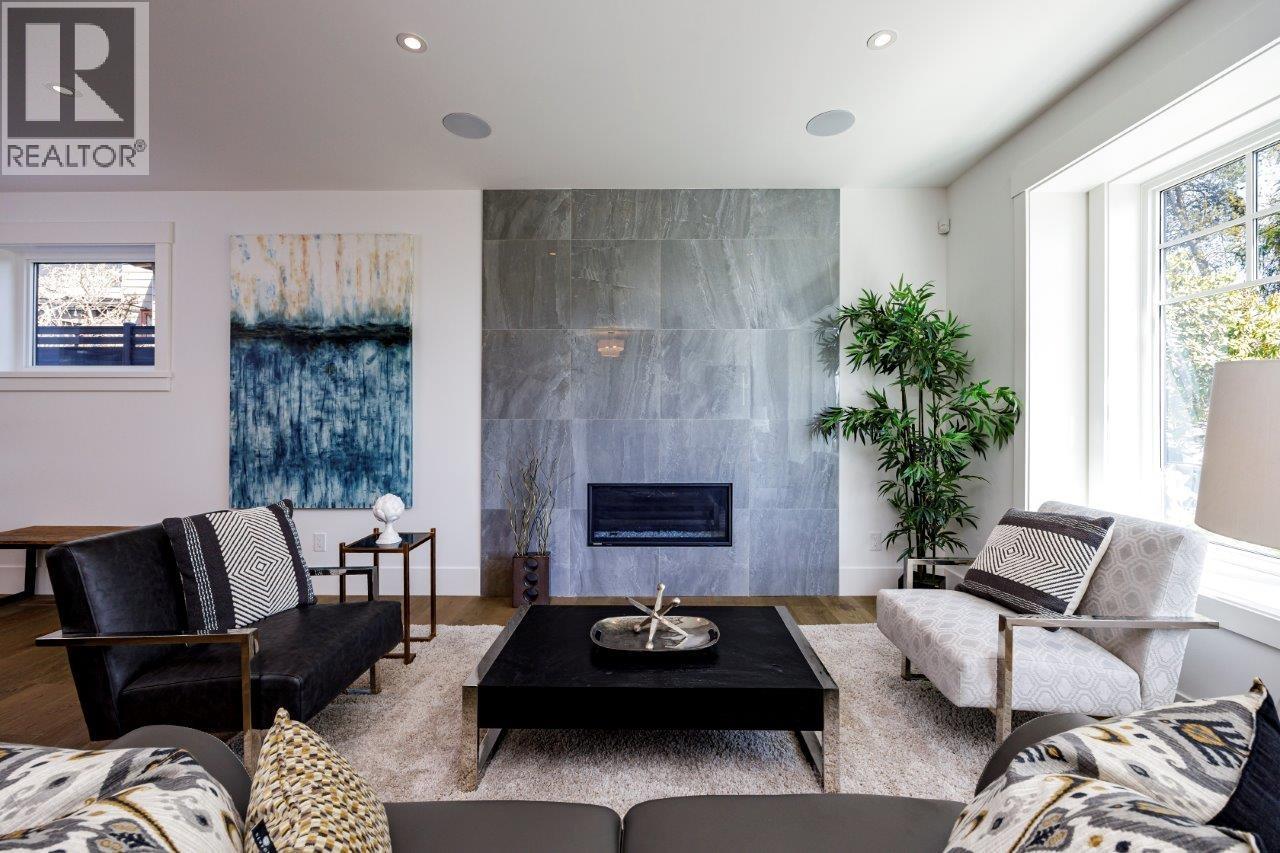 1028 Calverhall Street, North Vancouver, British Columbia  V7L 1Y3 - Photo 3 - R3117397