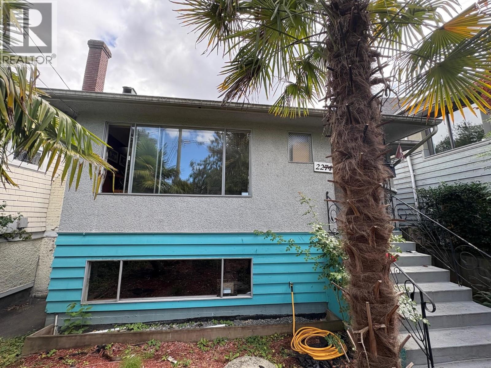 2274 Mclean Drive, Vancouver, British Columbia  V5N 3K1 - Photo 2 - R3117401