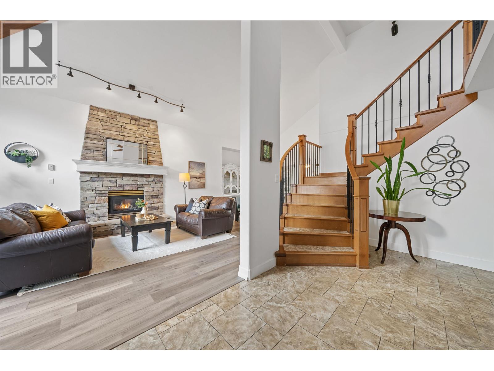 10519 Slatford Street, Maple Ridge, British Columbia  V2W 1V8 - Photo 3 - R3117406