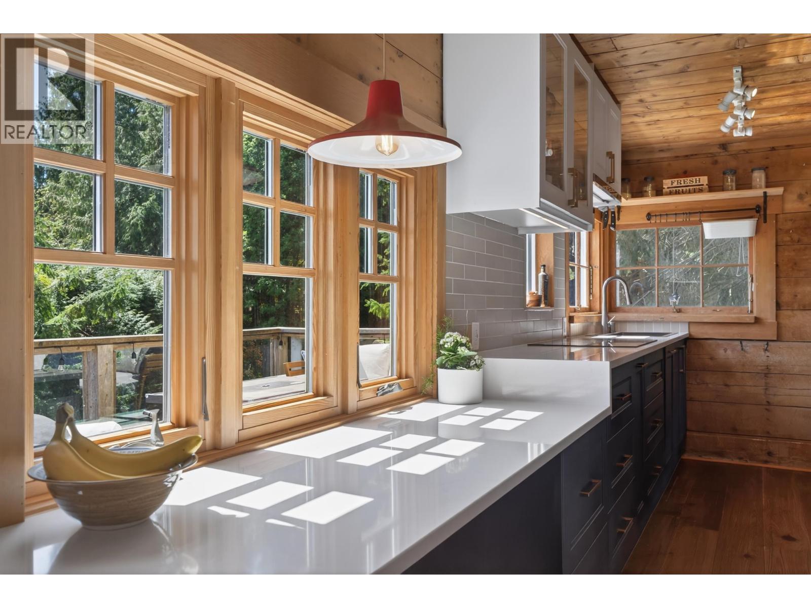 1371 Borthwick Road, North Vancouver, British Columbia  V7K 1X9 - Photo 11 - R3117408