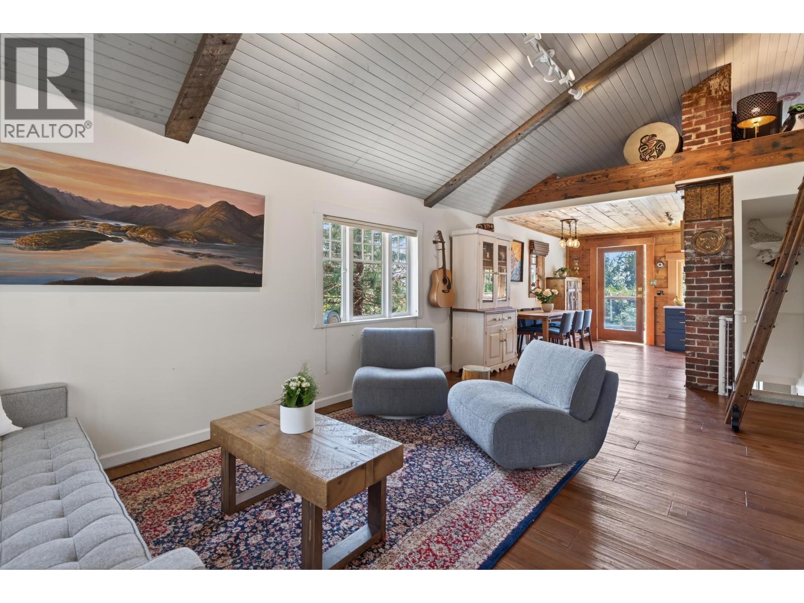 1371 Borthwick Road, North Vancouver, British Columbia  V7K 1X9 - Photo 3 - R3117408