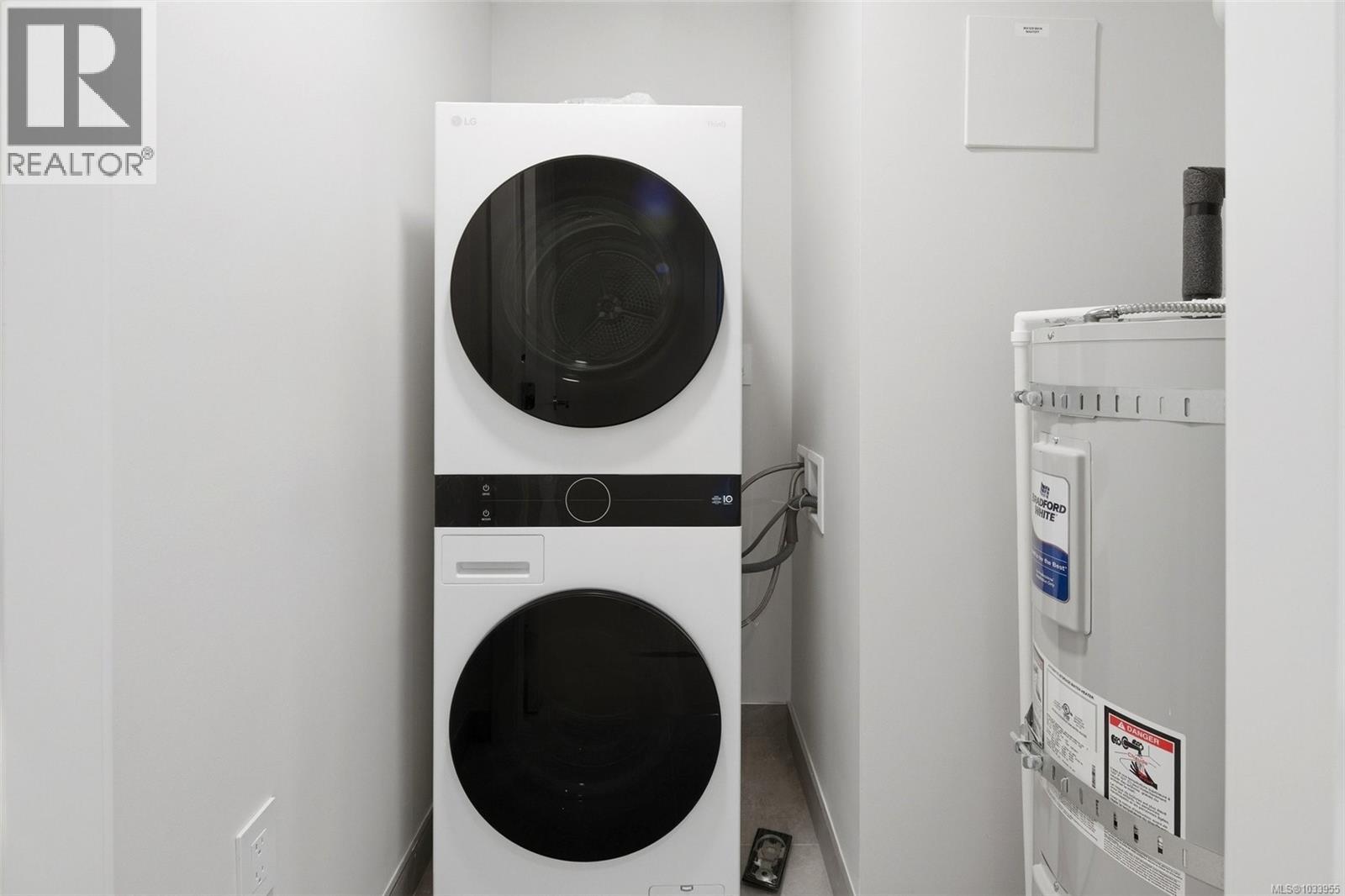 305 5229 Cordova Bay Rd, Saanich, British Columbia  V8Y 2L1 - Photo 15 - 1033955