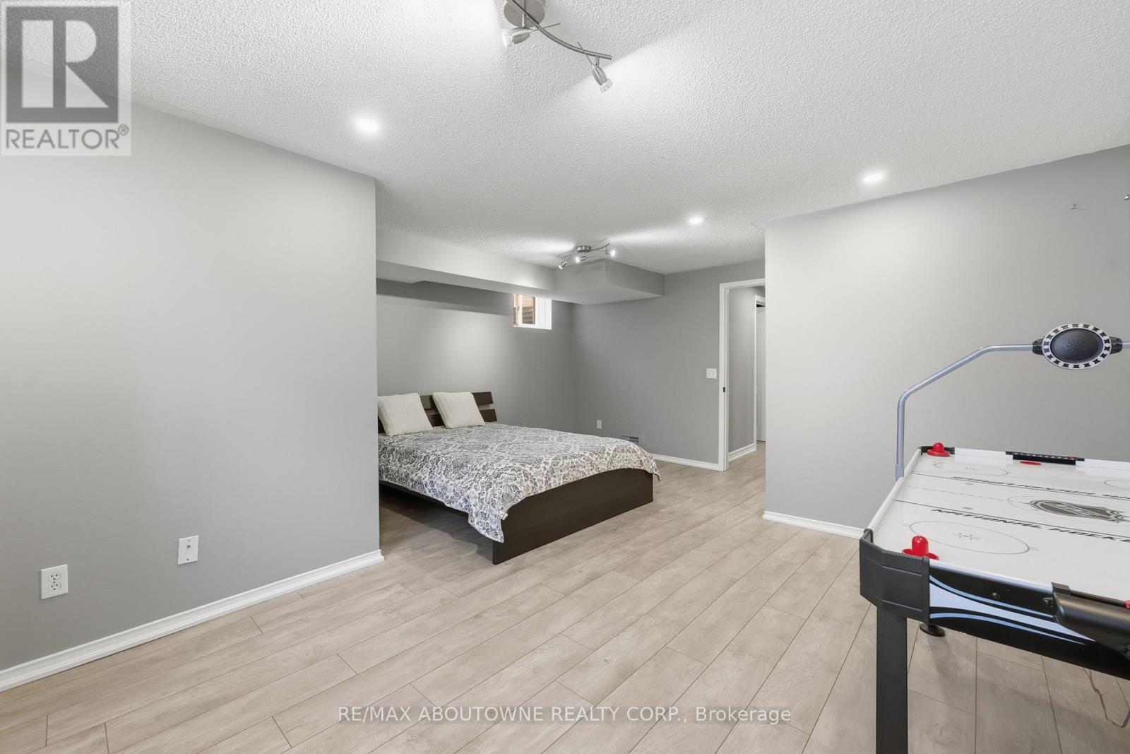 2665 Castle Hill Crescent, Oakville, Ontario  L6H 6J1 - Photo 36 - W12976132