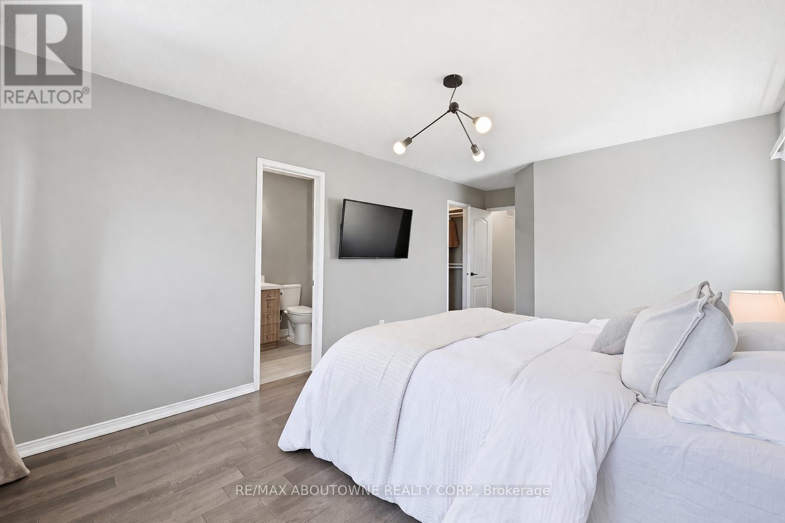 2665 Castle Hill Crescent, Oakville, Ontario  L6H 6J1 - Photo 22 - W12976132