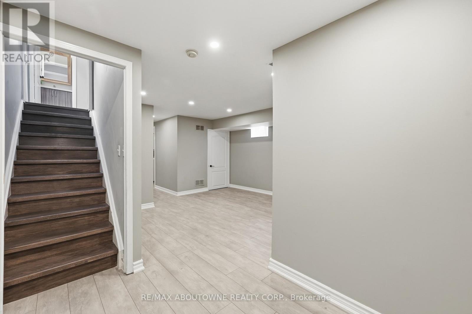 2665 Castle Hill Crescent, Oakville, Ontario  L6H 6J1 - Photo 30 - W12976132