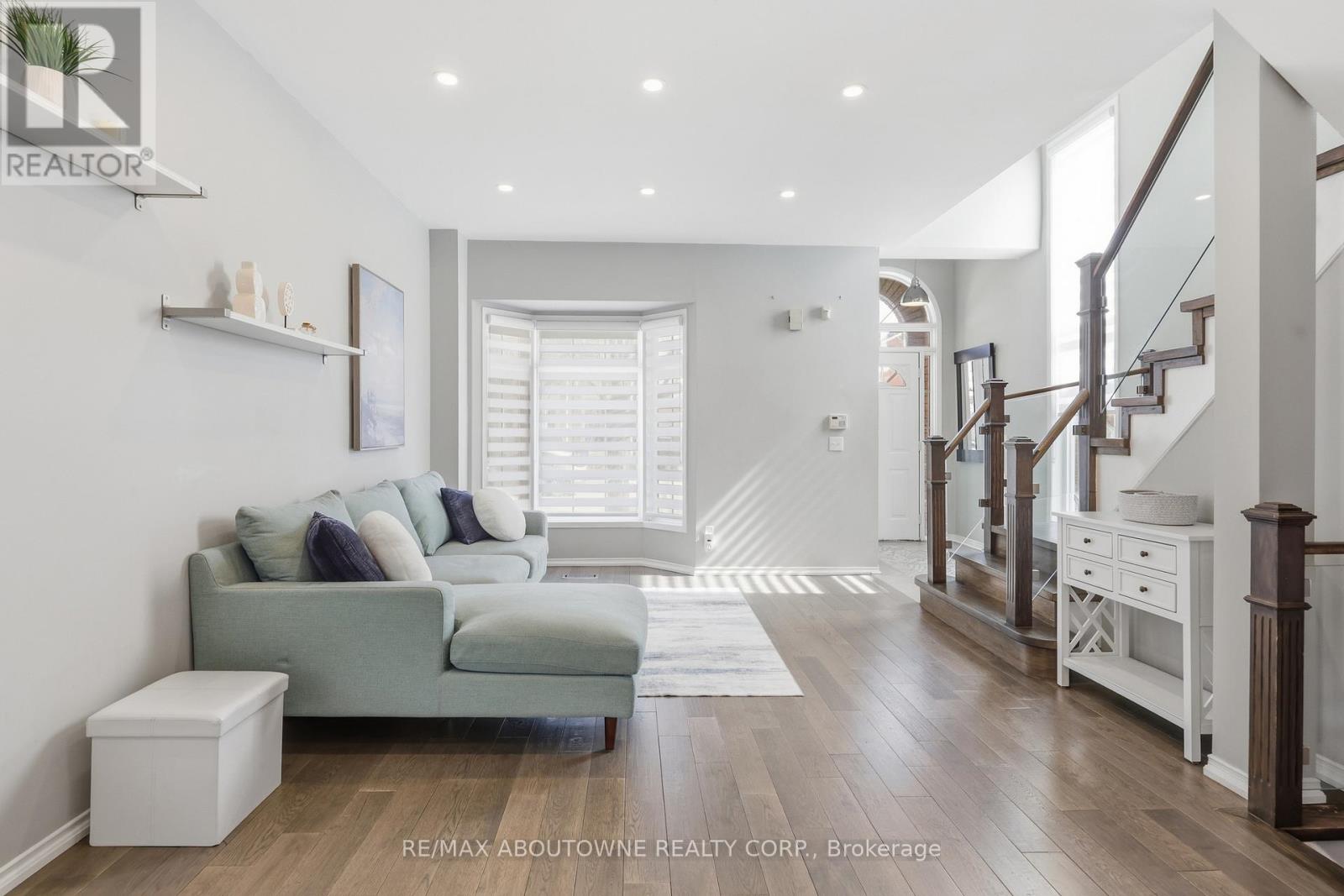 2665 Castle Hill Crescent, Oakville, Ontario  L6H 6J1 - Photo 8 - W12976132