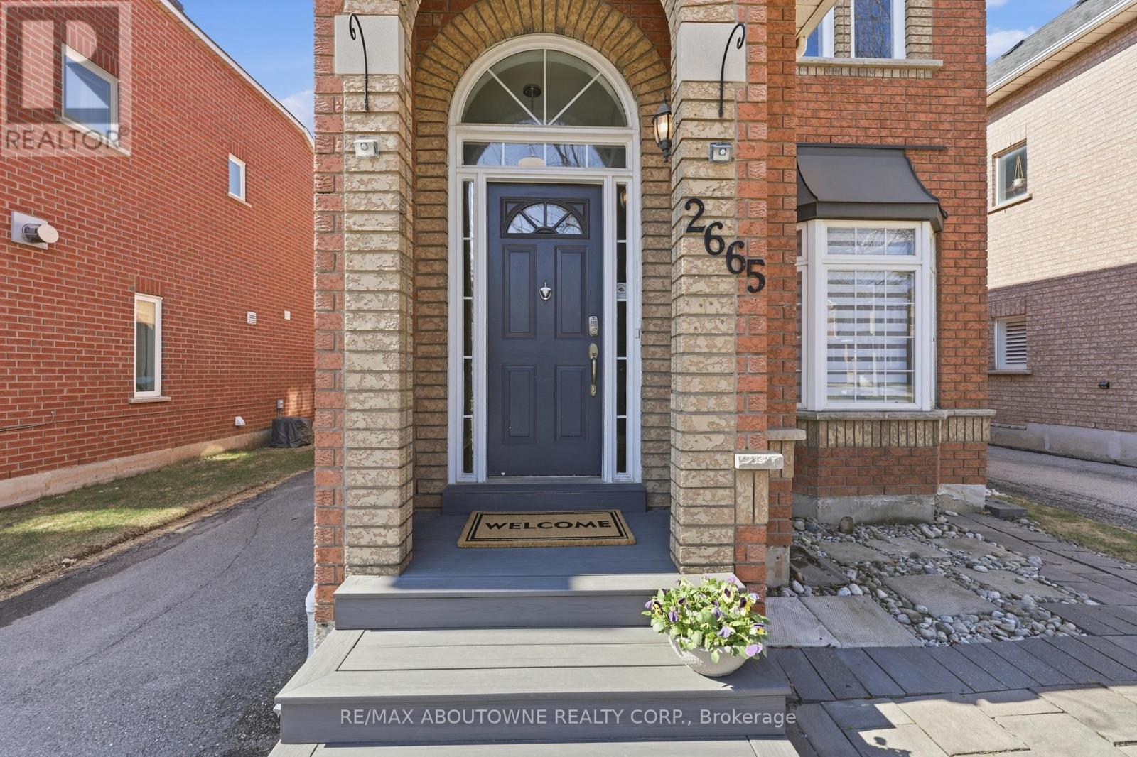2665 Castle Hill Crescent, Oakville, Ontario  L6H 6J1 - Photo 2 - W12976132