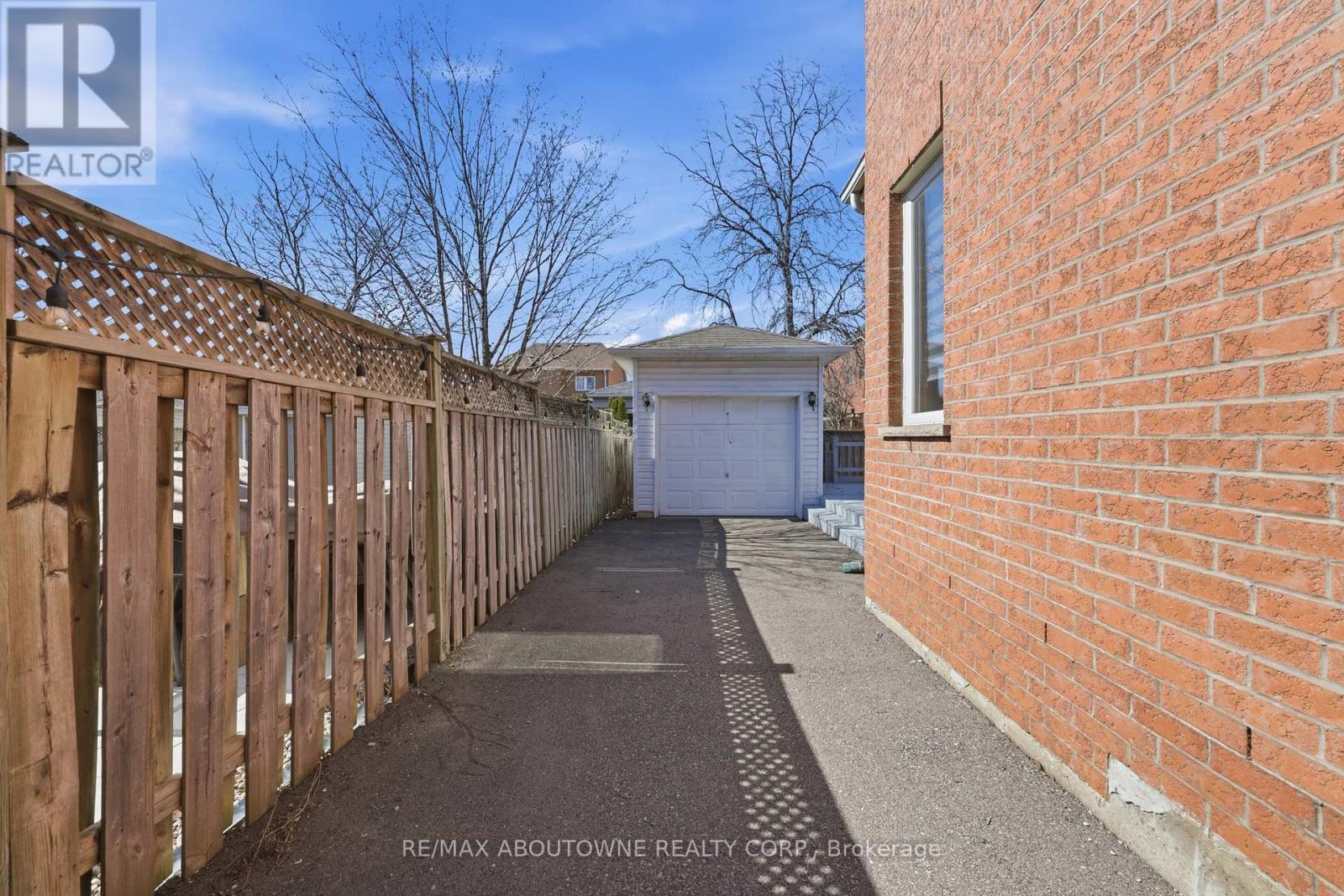 2665 Castle Hill Crescent, Oakville, Ontario  L6H 6J1 - Photo 38 - W12976132