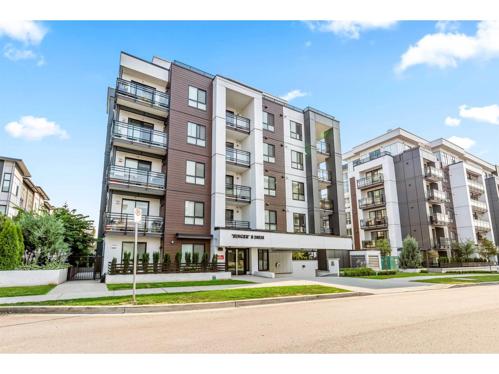 B208 20838 78B AVENUE, langley, British Columbia