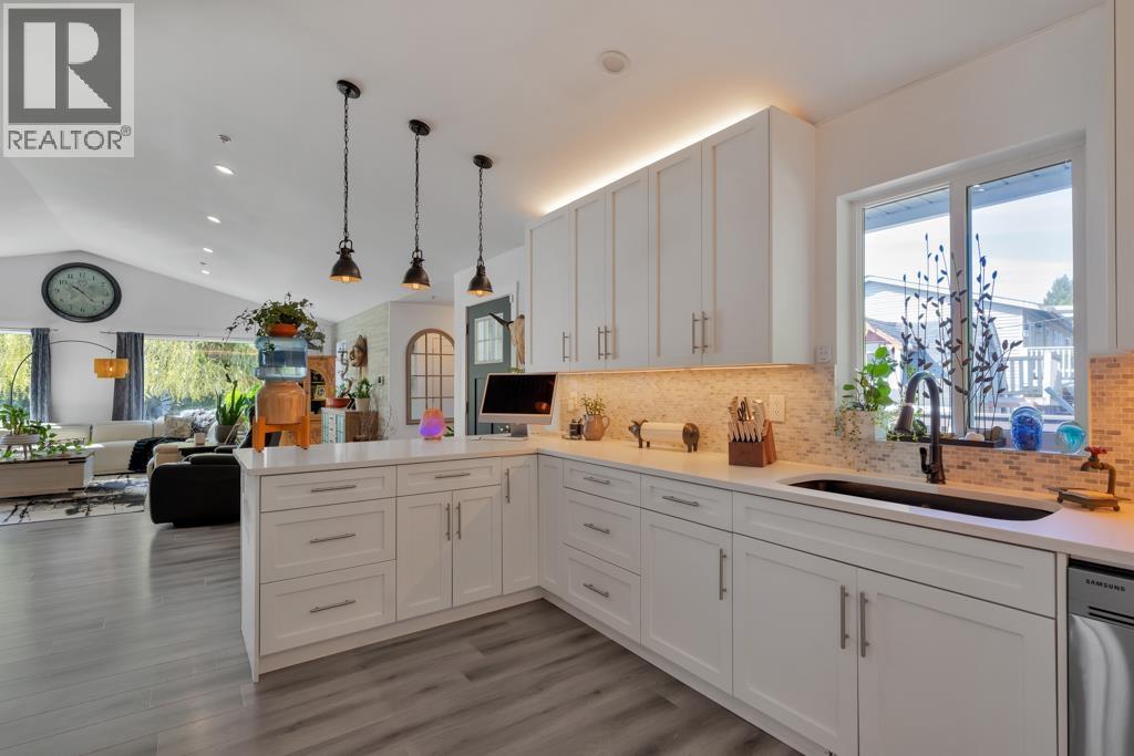 21199 River Road, Maple Ridge, British Columbia  V2X 2A5 - Photo 11 - R3108213