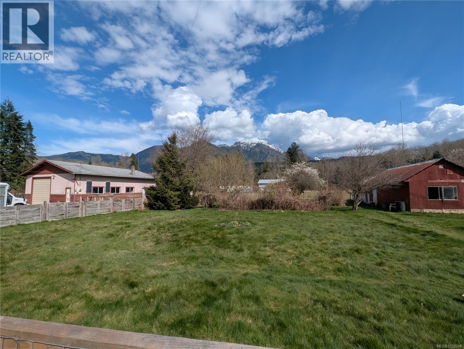 1430 Phye Pl, Sayward, British Columbia  V0N 1R0 - Photo 3 - 1032094