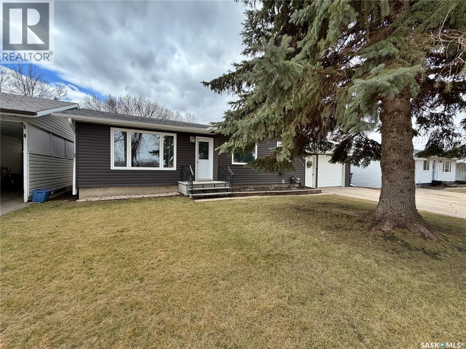 514 Gertie Street, Moosomin, Saskatchewan  S0G 3N0 - Photo 2 - SK034221