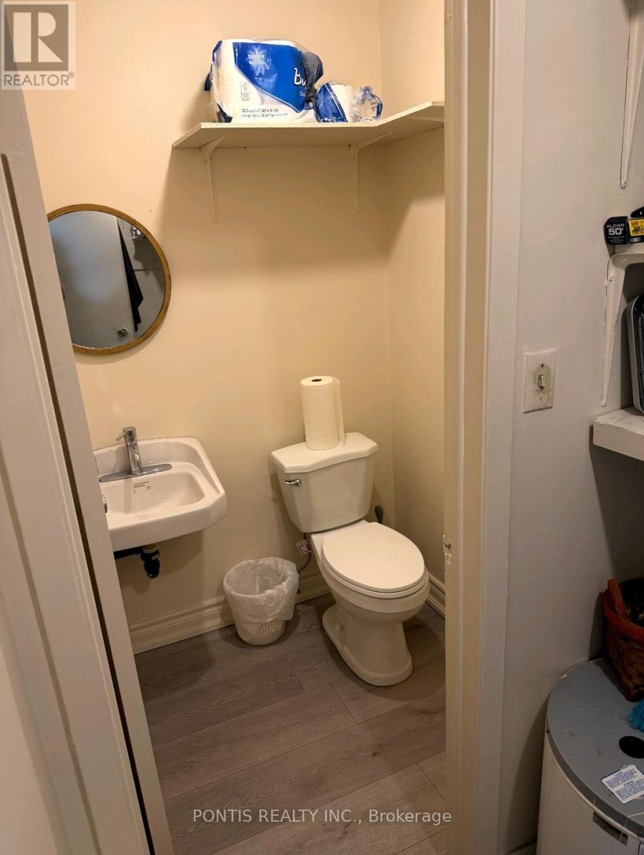 2531 Pharmacy Avenue, Toronto, Ontario  M1W 2K2 - Photo 15 - E12995202