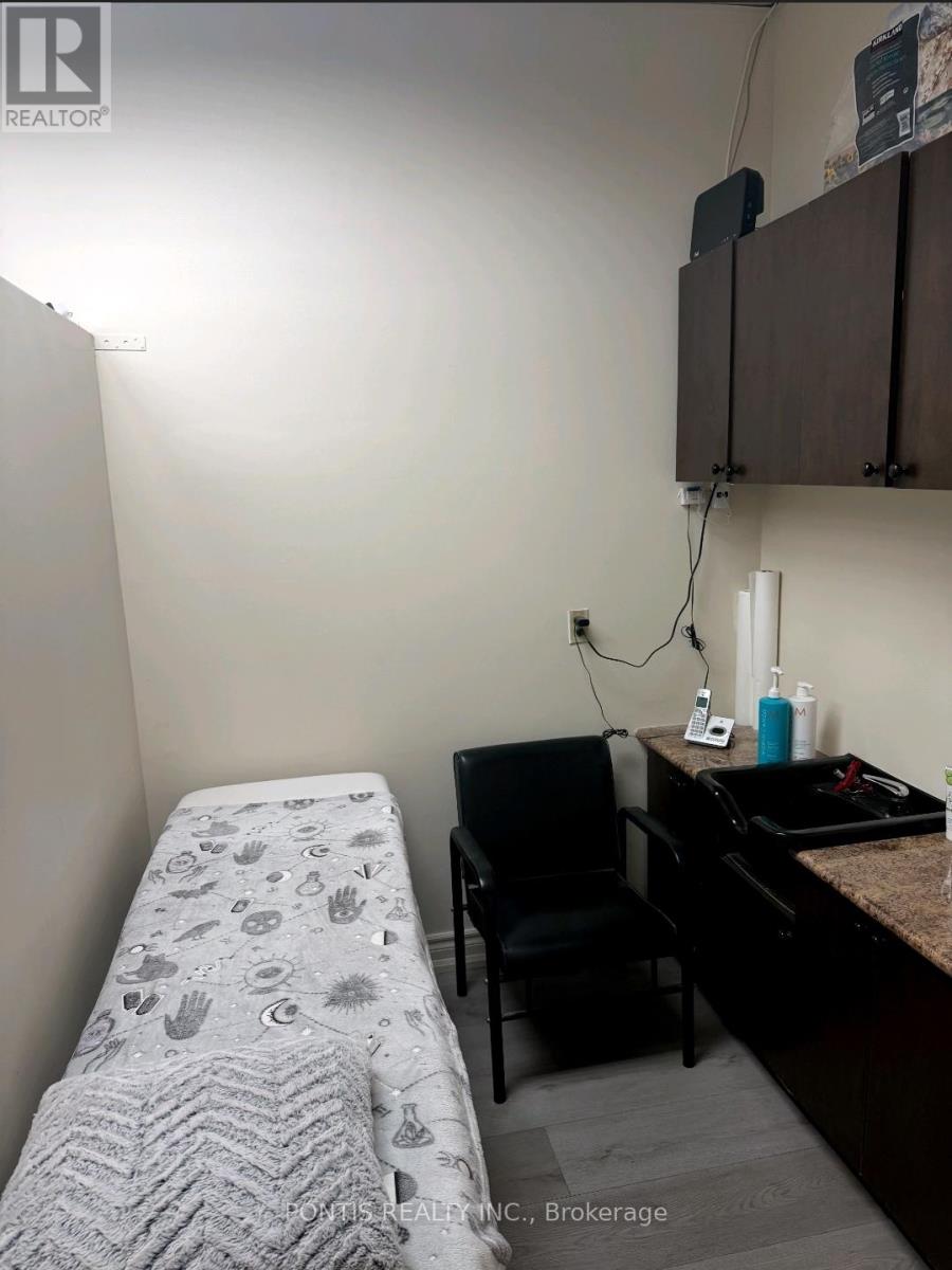 2531 Pharmacy Avenue, Toronto, Ontario  M1W 2K2 - Photo 11 - E12995202