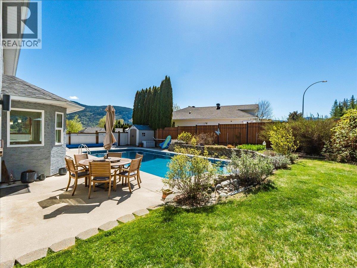 3312 Southridge Drive, Castlegar, British Columbia  V1N 4G1 - Photo 23 - 10385224