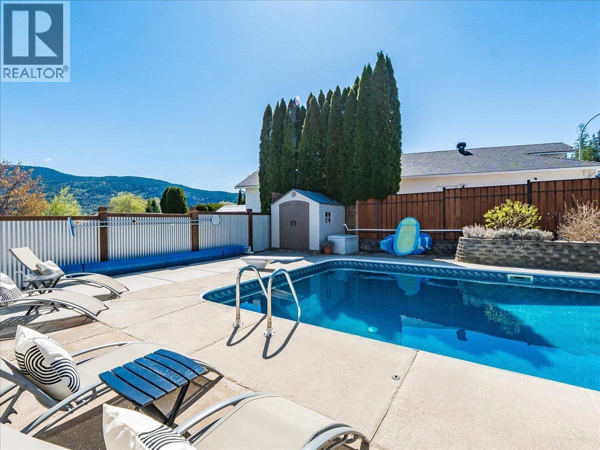 3312 Southridge Drive, Castlegar, British Columbia  V1N 4G1 - Photo 31 - 10385224