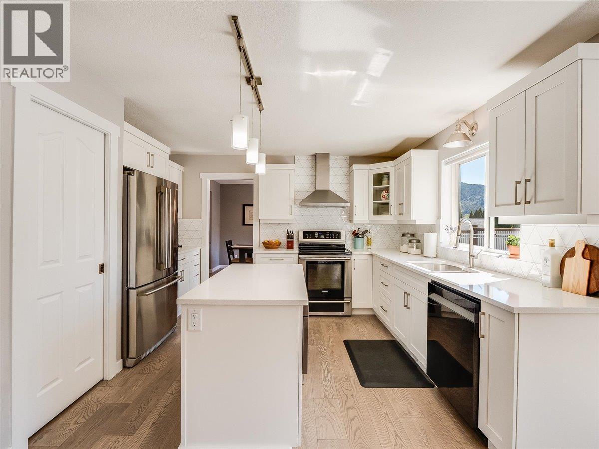 3312 Southridge Drive, Castlegar, British Columbia  V1N 4G1 - Photo 44 - 10385224