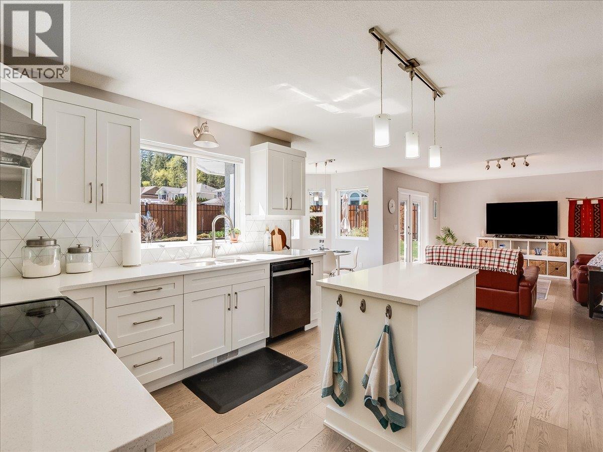 3312 Southridge Drive, Castlegar, British Columbia  V1N 4G1 - Photo 46 - 10385224